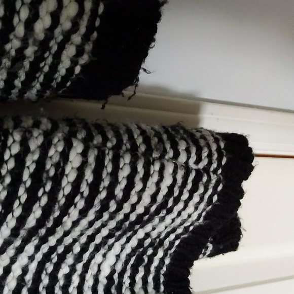 Oversized Chunky Knit Cardigan Black and White - Picture 7 of 7